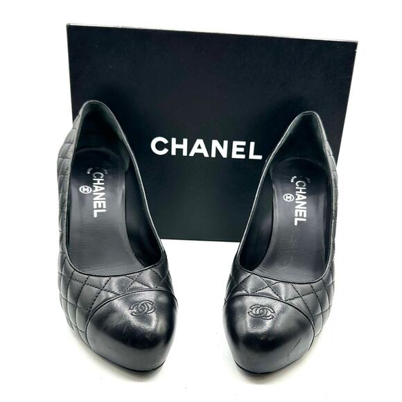 Chanel Women's Black Quilted Lambskin Leather Cap Toe Pump Heels Size 38 - Picture 1 of 14